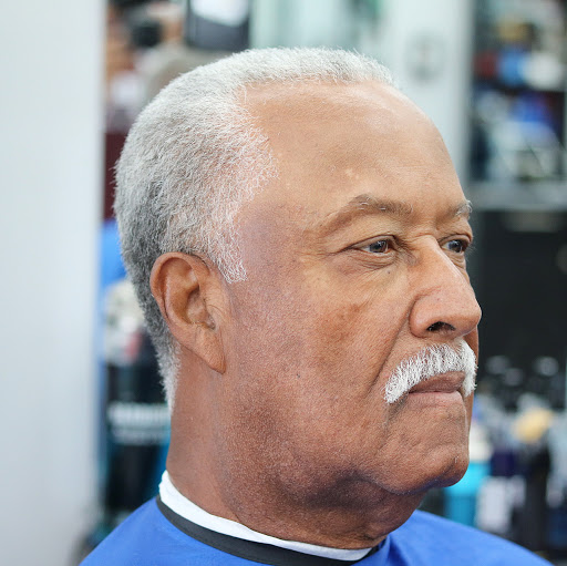 Barber Shop «4 Gentlemen Barbershop», reviews and photos, 12789 Waterford Lakes Pkwy #4, Orlando, FL 32828, USA