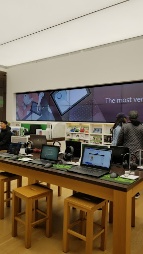 Computer Store «Microsoft Store - Roosevelt Field», reviews and photos, 630 Old Country Rd, Garden City, NY 11530, USA