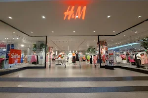 H&M - Q Mall image