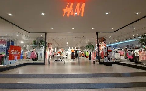 H&M - Q Mall image