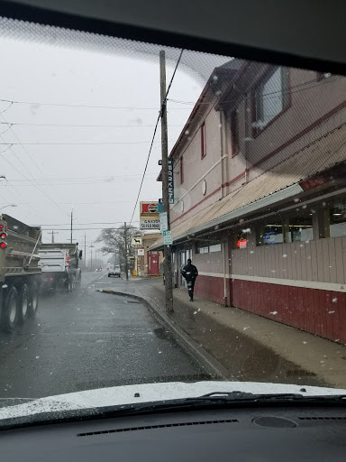 Grocery Store «Gaston Market», reviews and photos, 222 Front St, Gaston, OR 97119, USA