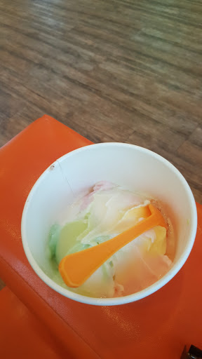 Frozen Yogurt Shop «Orange Leaf Frozen Yogurt», reviews and photos, 160 Creekside Way #502, New Braunfels, TX 78130, USA