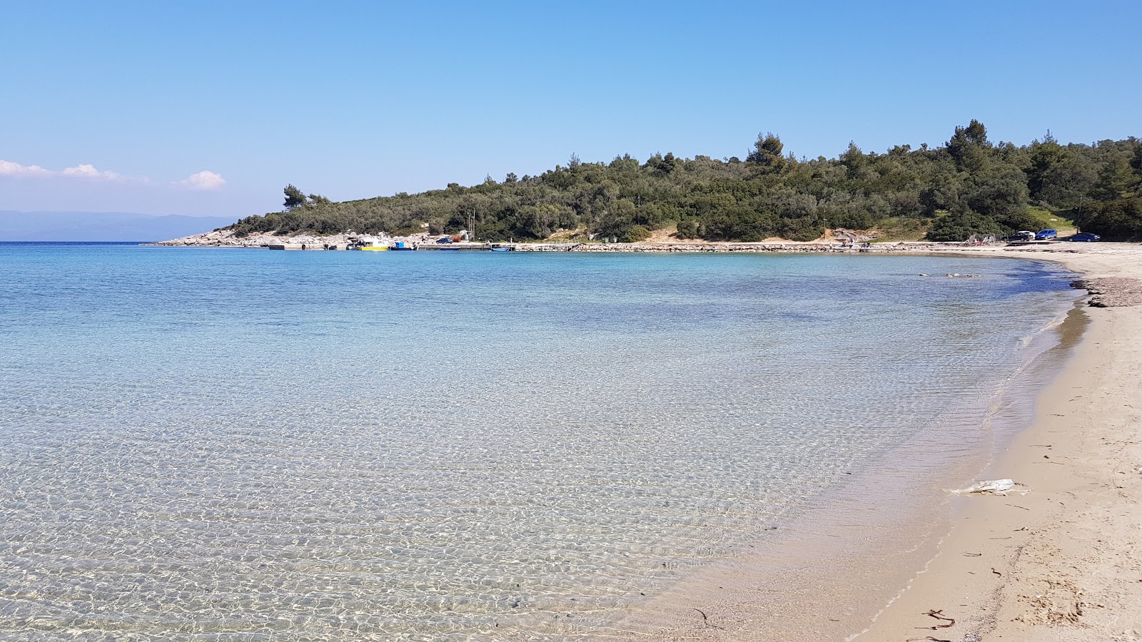 Foto de Paliouri beach com areia brilhante superfície