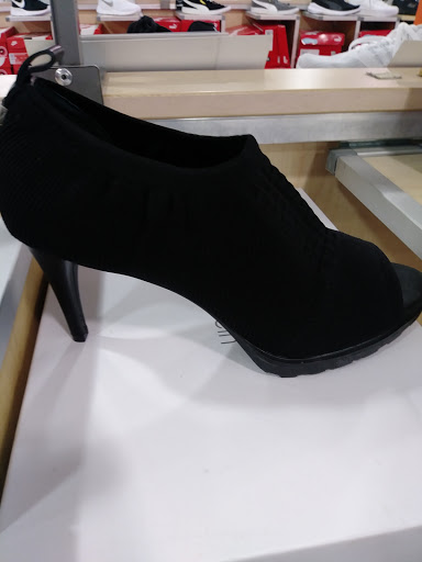 Shoe Store «DSW Designer Shoe Warehouse», reviews and photos, 3638 Welsh Rd, Willow Grove, PA 19090, USA