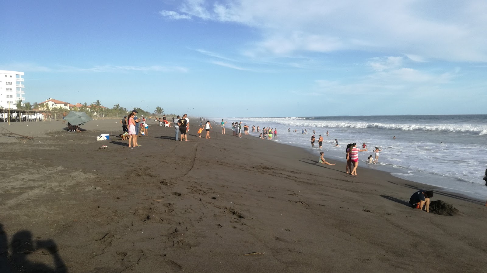 Foto de Barqueta Beach con arena oscura superficie