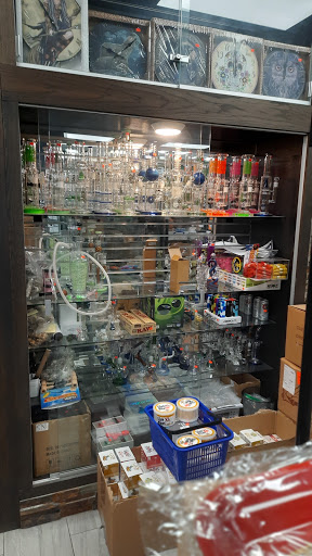 Tobacco Shop «Tundra Smoke Shop», reviews and photos, 2719 S Oneida St, Green Bay, WI 54304, USA