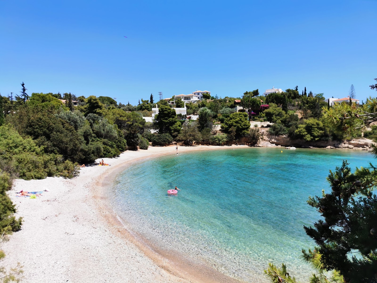 Photo de Agios Emilianos beach avec sable clair avec caillou de surface