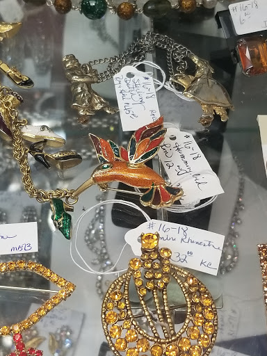 Antique Store «7th Avenue Antique Mall», reviews and photos, 2563 7th Ave E, North St Paul, MN 55109, USA