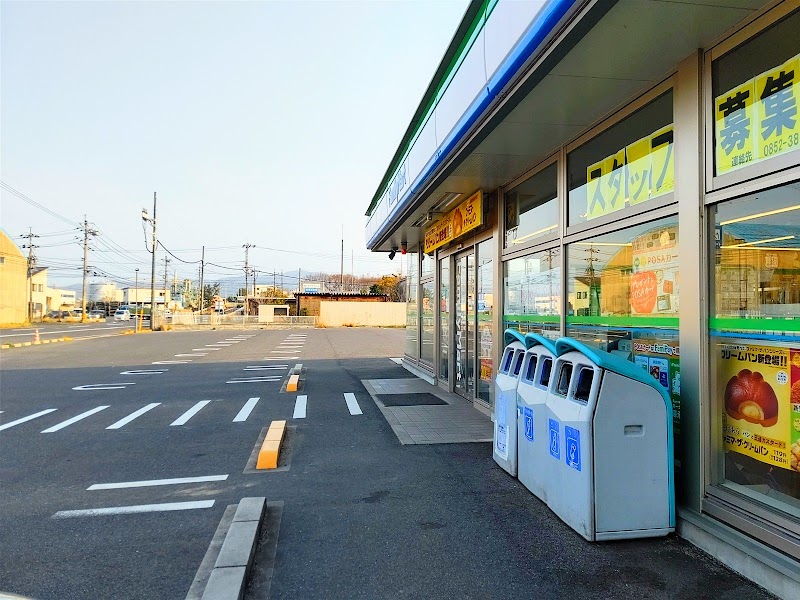 ファミリーマート 松江八幡店
