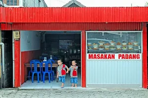 Masakan Padang Kebomas image