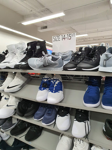 Clothing Store «Burlington Coat Factory», reviews and photos, 4849 Golf Rd, Skokie, IL 60077, USA