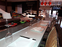 Atmosphère du Restaurant de sushis Okinii - Sushi Bar à Bordeaux - n°12