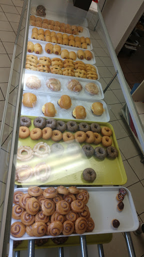 Donut Shop «Donut House», reviews and photos, 515 S Carrier Pkwy, Grand Prairie, TX 75051, USA