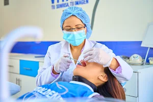 Clínica dental Vitaldent Ambato image