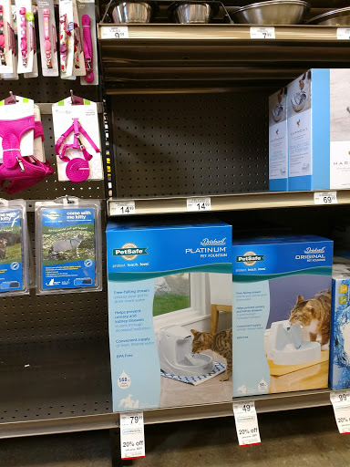 Pet Supply Store «Unleashed by Petco», reviews and photos, 8412 Georgia Ave, Silver Spring, MD 20910, USA