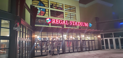 Movie Theater «Regal Cinemas Cantera 17 & RPX», reviews and photos, 28250 Diehl Rd, Warrenville, IL 60555, USA