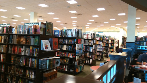 Book Store «Barnes & Noble», reviews and photos, 13131 Ridgedale Dr, Minnetonka, MN 55305, USA
