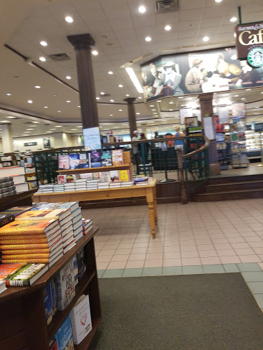 Book Store «Barnes & Noble», reviews and photos, 540 Ed Noble Pkwy, Norman, OK 73072, USA