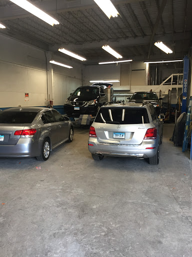 Auto Body Shop «Universal Auto Body», reviews and photos, 914 E Main St #10, Stamford, CT 06902, USA