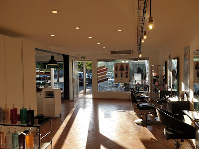 Just Hair Auriol (salon de coiffure, coiffeur, salon de coiffure sans rendez-vous, coiffeuse) à Auriol