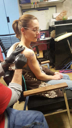 Tattoo Shop «The Clinic Tattoo», reviews and photos, 4181 Wheaton Way #3, Bremerton, WA 98310, USA