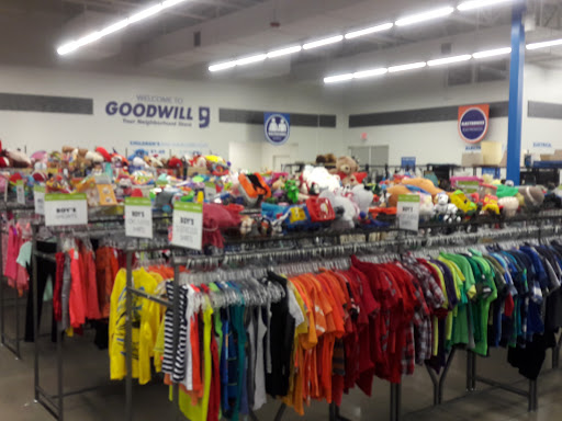 Thrift Store «91st & Northern Goodwill Retail Store & Donation Center», reviews and photos