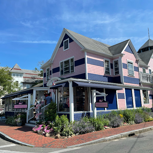 Clothing Store «Vineyard Vines», reviews and photos, 56 Narragansett Ave, Oak Bluffs, MA 02557, USA