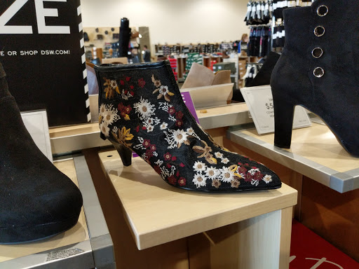 Shoe Store «DSW Designer Shoe Warehouse», reviews and photos, 10515 N Mopac Expy, Austin, TX 78759, USA