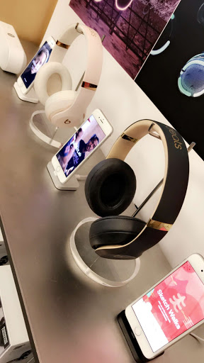 Computer Store «Apple Shadyside», reviews and photos, 5508 Walnut St, Pittsburgh, PA 15232, USA