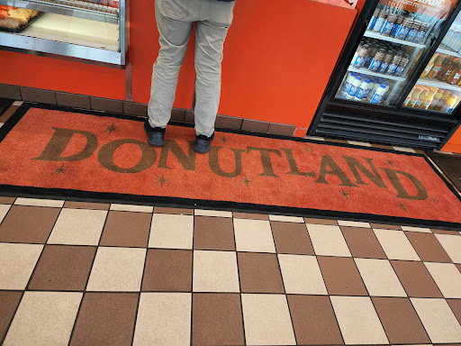 Donut Shop «Donutland», reviews and photos, 4307 Center Point Rd NE, Cedar Rapids, IA 52402, USA