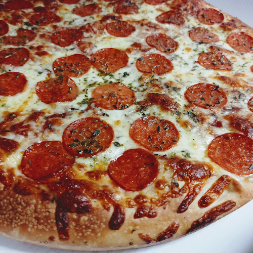 Opiniones de DINO'S PIZZA "El Sabor del Cariño" en El Bosque - Pizzeria