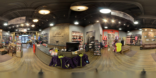 Shoe Store «New Balance Fairlawn», reviews and photos, 2691 W Market St, Fairlawn, OH 44333, USA