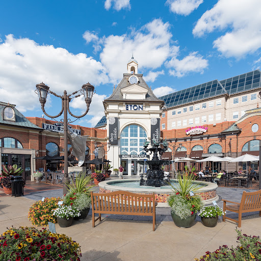 Shopping Mall «Eton Chagrin Boulevard», reviews and photos, 28601 Chagrin Blvd, Woodmere, OH 44122, USA