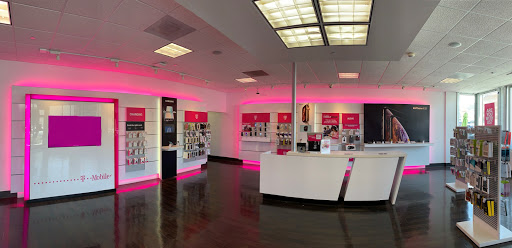 Cell Phone Store «T-Mobile», reviews and photos, 7288 Sunset Blvd #102, Los Angeles, CA 90046, USA