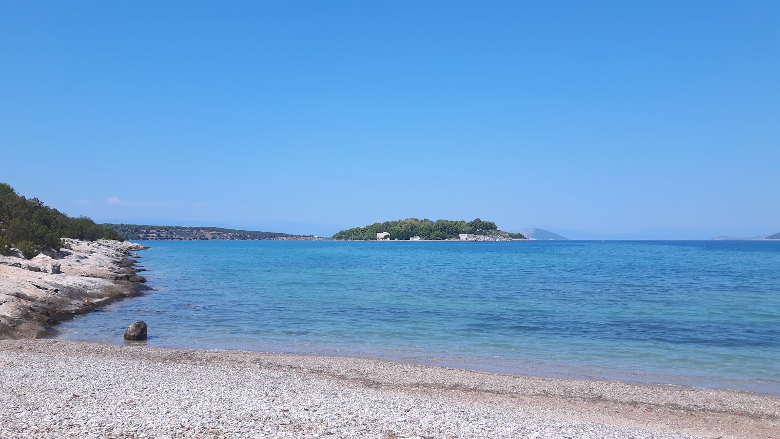 Φωτογραφία του Lampagianna beach άγρια περιοχή