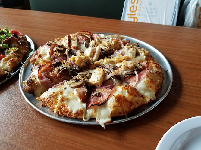 #1 best pizza place in Santa Clarita - Toppers Pizza