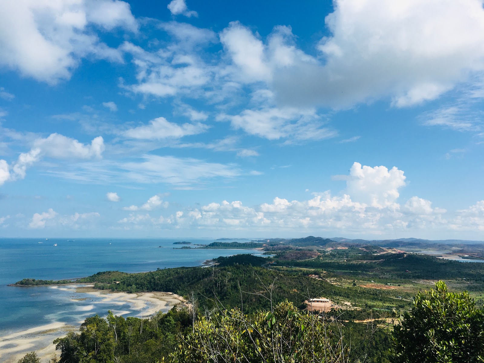 Foto de Pantai Kandap com praia espaçosa