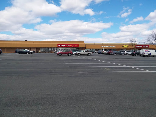 Grocery Store «Grocery Outlet Bargain Market», reviews and photos, 685 W Main St, New Holland, PA 17557, USA