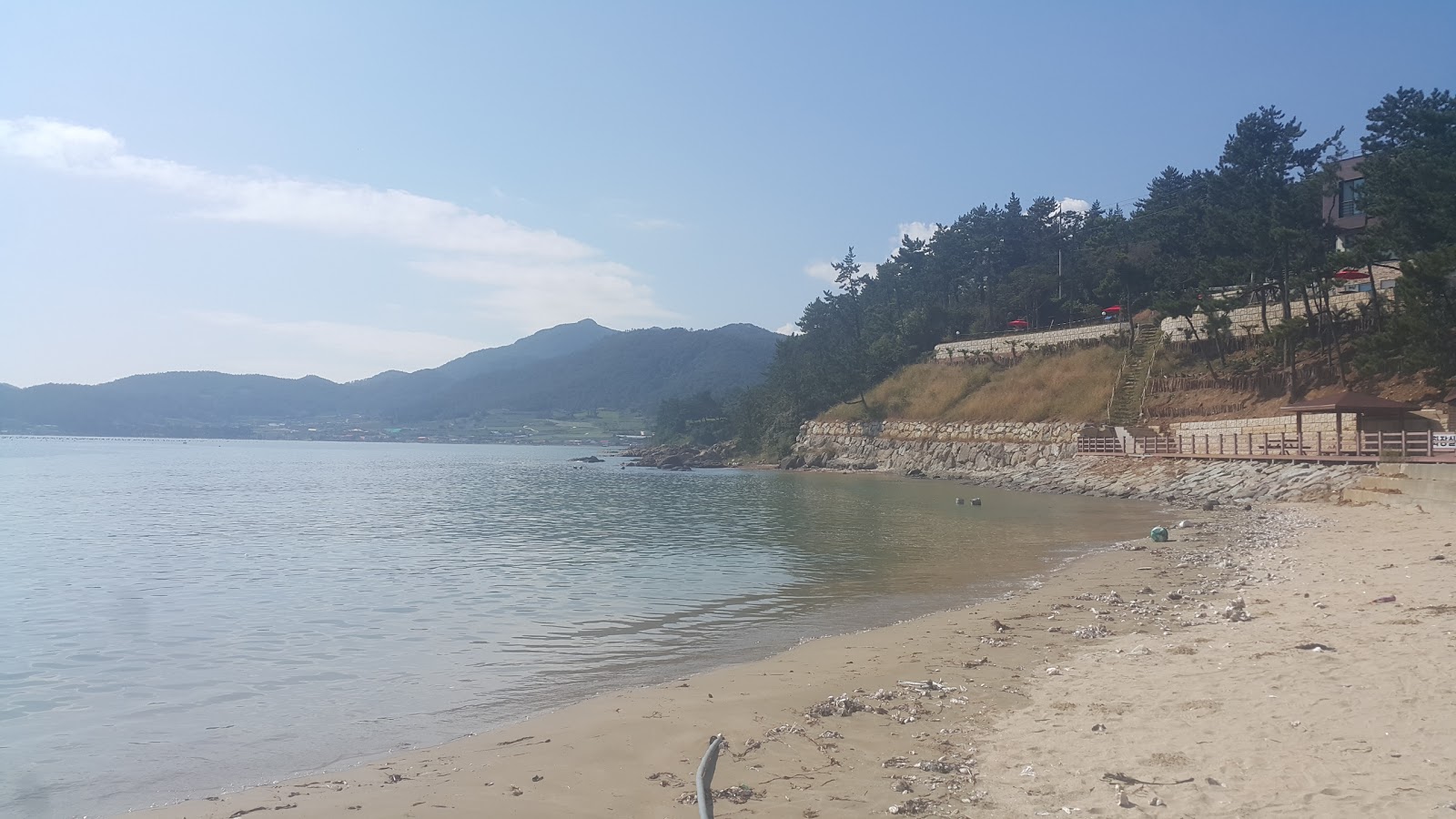 Foto van Geumgap Beach met ruime baai