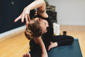 Michaela Reinhard Yoga & Meditation image