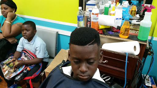 Hair Salon «Cut It Out!! Salon/Barbershop», reviews and photos, 1305 NW 40th Ave, Lauderhill, FL 33313, USA