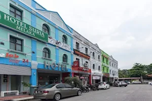 OYO 437 Hotel Suria Malaqa image