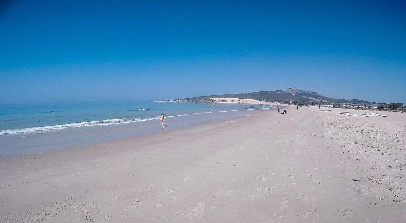 Foto de Playa de los lances con recta y larga