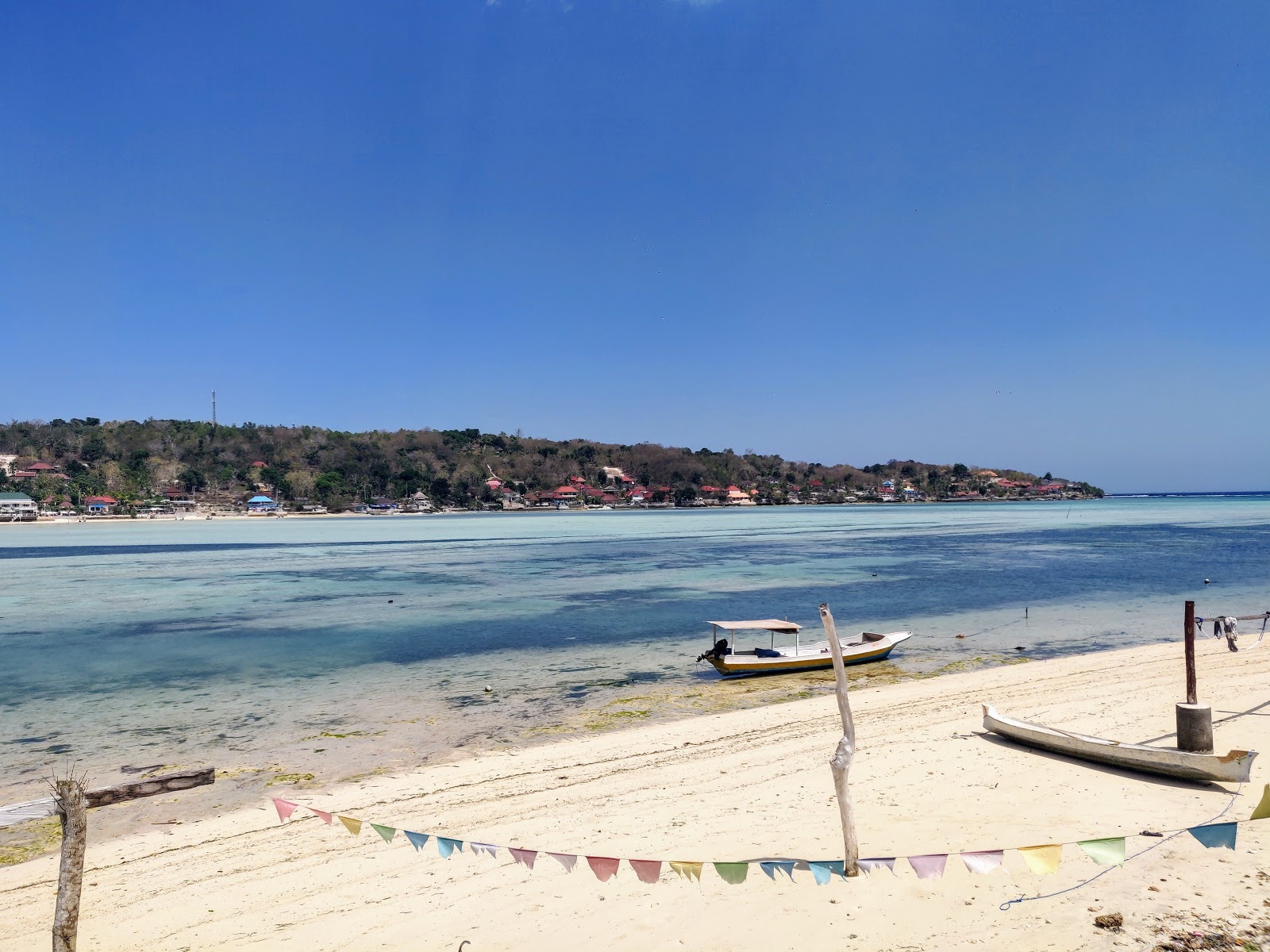 Photo of Sunday Beach Lembongan and the settlement