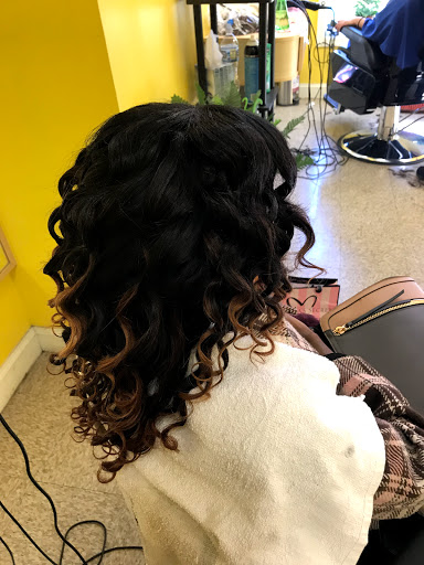 Beauty Salon «New Image Dominican Hair Salon», reviews and photos, 143 W Main St, Norristown, PA 19401, USA