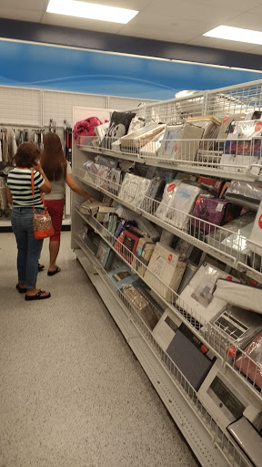 Clothing Store «Ross Dress for Less», reviews and photos, 4107 Portsmouth Blvd, Chesapeake, VA 23321, USA