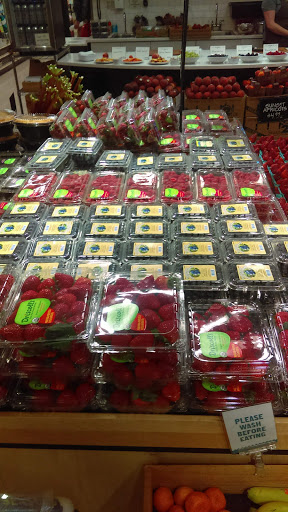 Grocery Store «New Seasons Market Arbor Lodge», reviews and photos, 6400 N Interstate Ave, Portland, OR 97217, USA