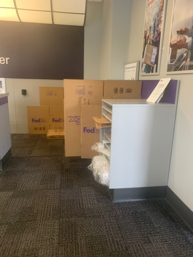 Shipping and Mailing Service «FedEx Ship Center», reviews and photos, 404 Fieldcrest Dr, Elmsford, NY 10523, USA