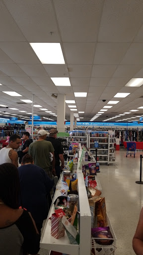 Clothing Store «Ross Dress for Less», reviews and photos, 921 E Commercial Blvd, Oakland Park, FL 33334, USA