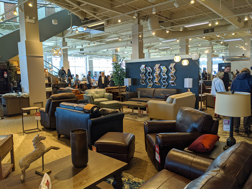 Furniture Store «Art Van Furniture», reviews and photos, 2606 N Elston Ave, Chicago, IL 60647, USA